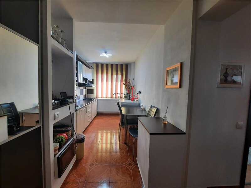 Apartament luminos, 3 camere, aproape de metrou
