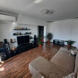 Trei camere apartament luminos, aproape de metrou